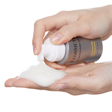Осветительная микропузырчатая сыворотка с ниацинамидом и глутатионом VT Niacinamide Glutathione Yellow Micro Bubble Serum, 70 мл на KRKR.COM.UA