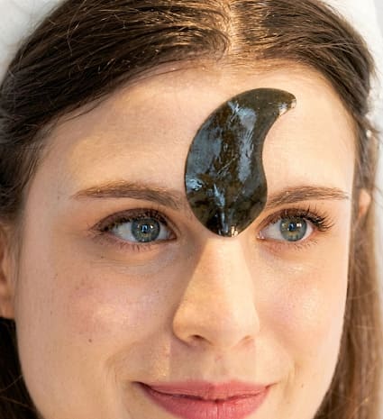 Як клеїти патчі від міжбрівних зморшок